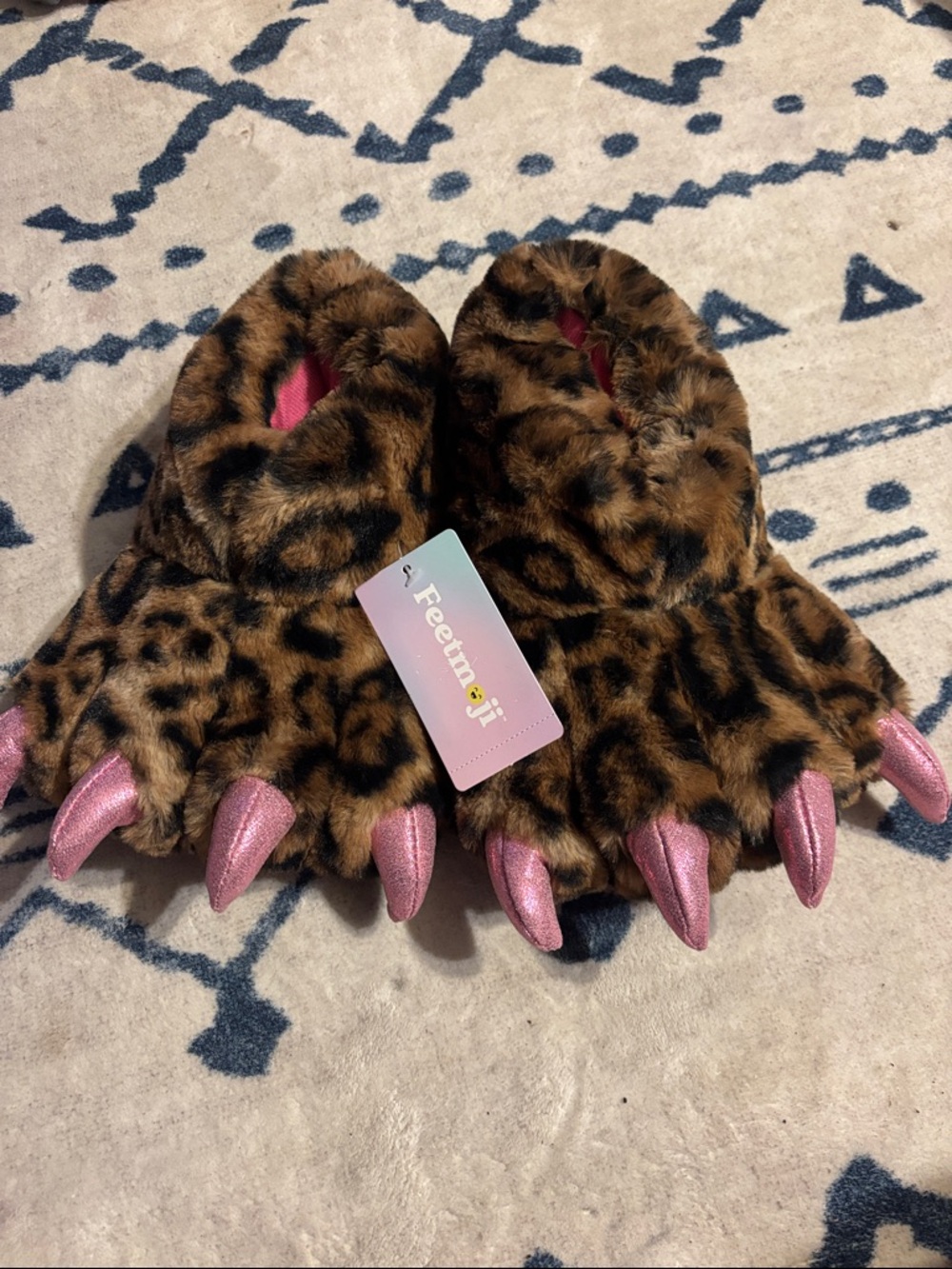 Feetmoji Cheetah Slippers!  Size Girls M(13-1) Brand New With Tags!